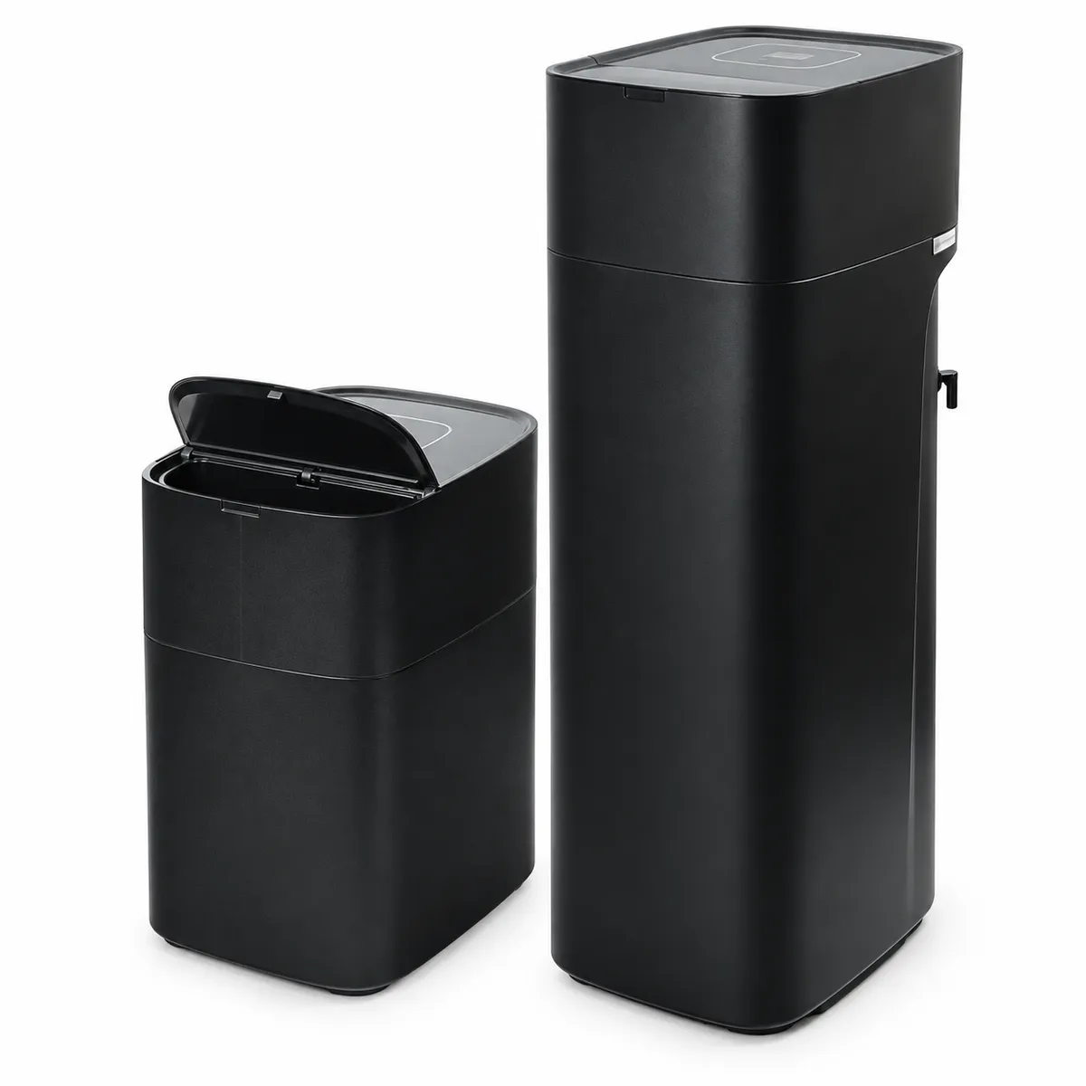 Adoucisseurs ATENA 10 et 25 litres, avec le capot du bac à sel ouvert sur le petit modèle.