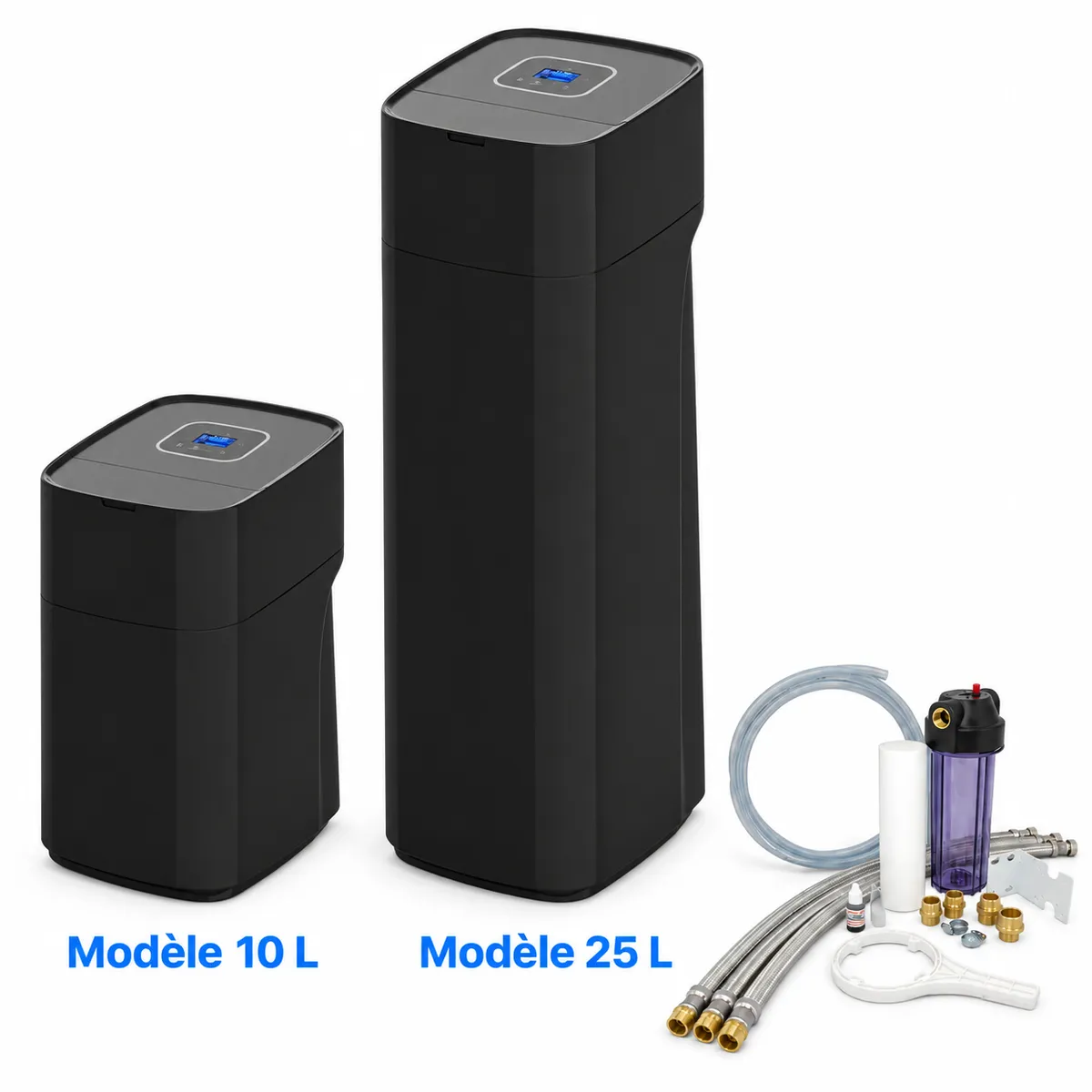 Comparaison des adoucisseurs ATENA avec kit : modèle 10 L à gauche et modèle 25 L au centre.