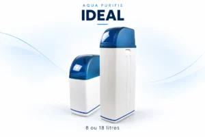 Adoucisseurs IDEAL 8 et 18 litres, avec coffrets blancs et capots bleus, en formats compact et haut.